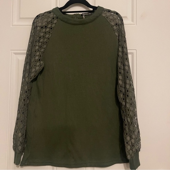 ❤️2/$15 or 3/$21❤️ NWOT Miholl Laced Long Sleeve Top, Size Medium - Picture 1 of 9